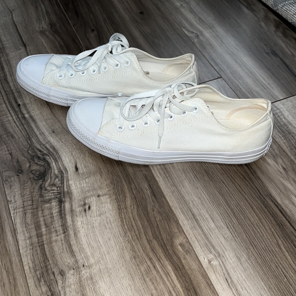 Converse Men’s Chuck Taylors Low Size 9